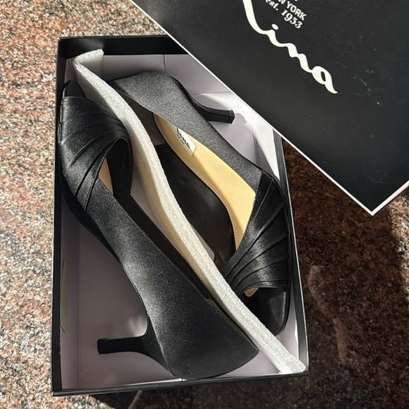 Like new in box Nina peep toe satin heels size 10 - Picture 12 of 12